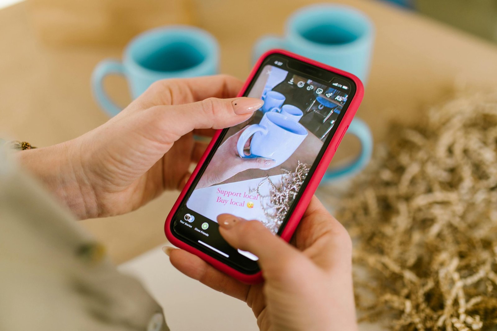 a story on instagram about a cup which is a product that a person is selling